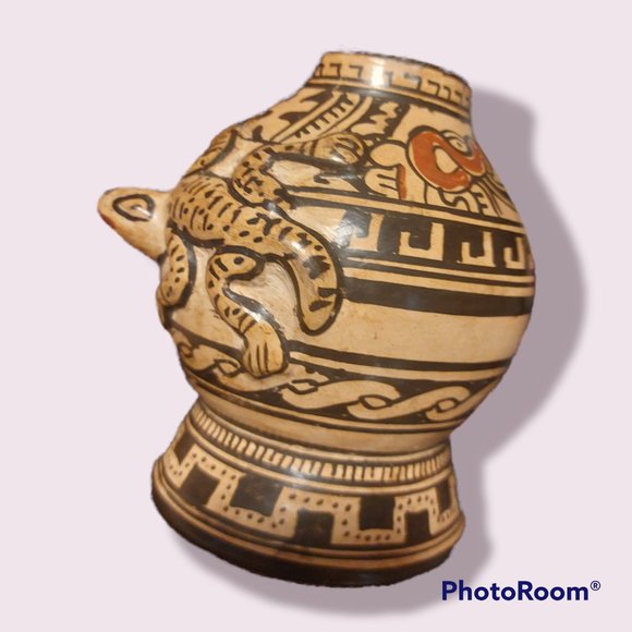 Authentic Mata Ortiz Pot - Picture 1 of 2